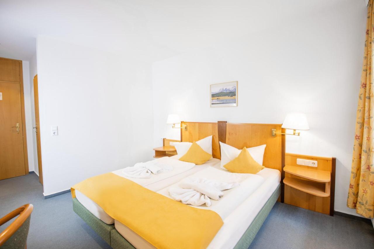 Hotel Garni Zwickau-Mosel 뮬젠 외부 사진
