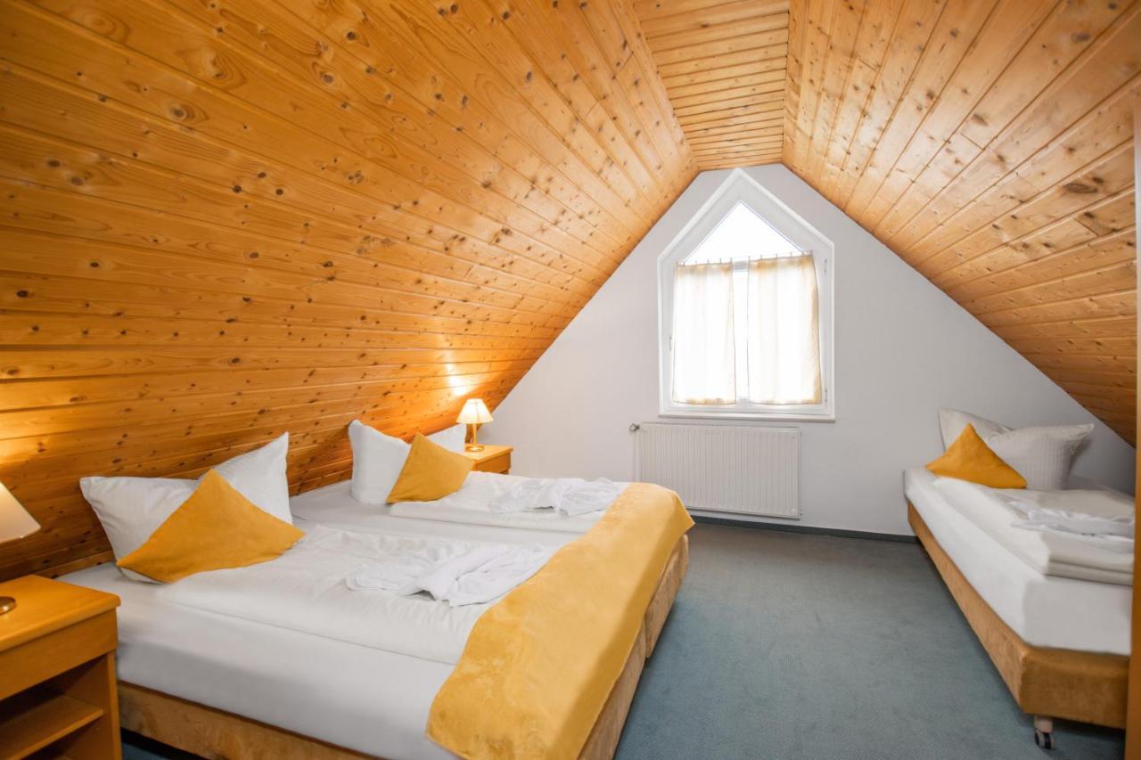 Hotel Garni Zwickau-Mosel 뮬젠 외부 사진