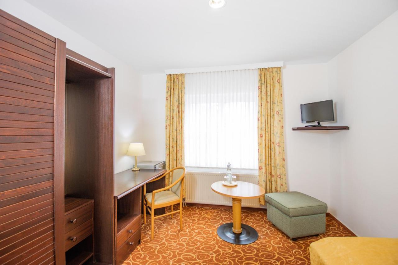 Hotel Garni Zwickau-Mosel 뮬젠 외부 사진
