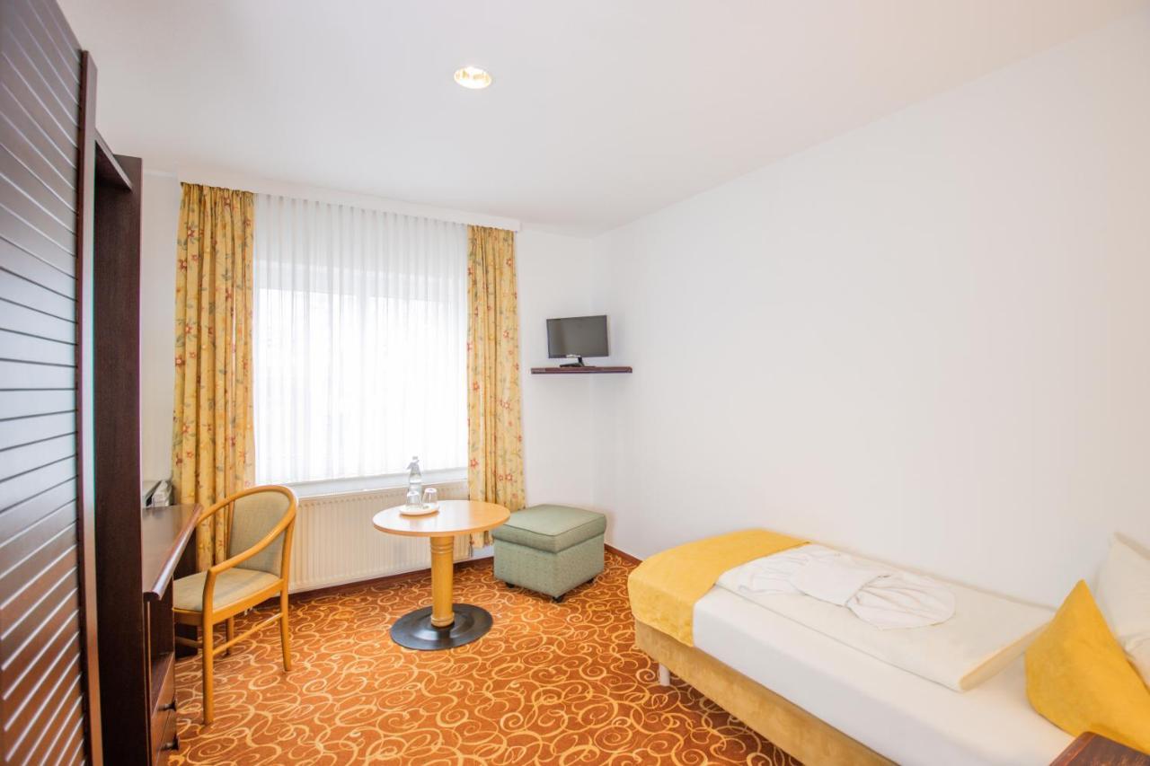 Hotel Garni Zwickau-Mosel 뮬젠 외부 사진